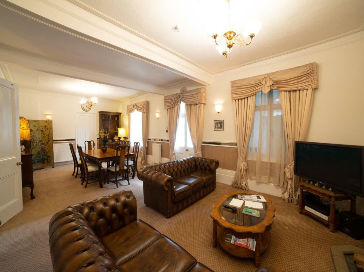 Fines Bayliwick Hotel Bracknell Eksteriør bilde