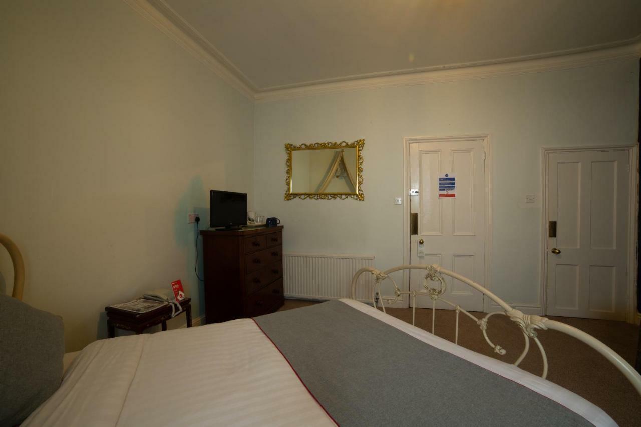 Fines Bayliwick Hotel Bracknell Eksteriør bilde