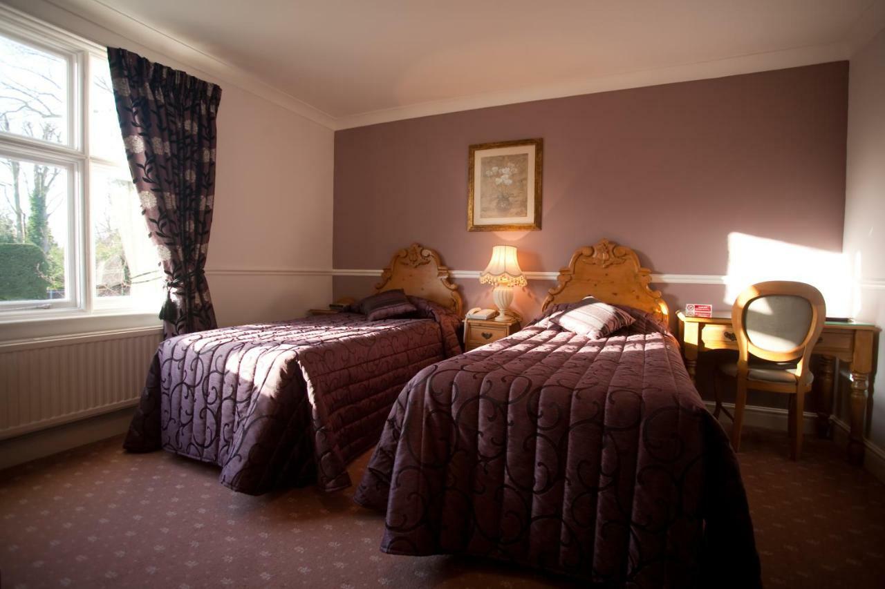 Fines Bayliwick Hotel Bracknell Eksteriør bilde